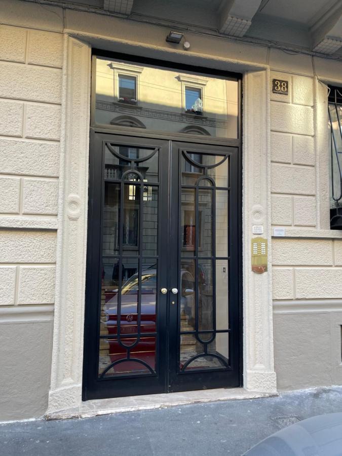 Lacaralele1 Milan Bagian luar foto